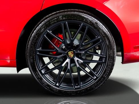 Used 2024 Porsche Macan GTS image 18