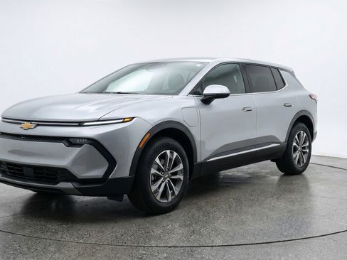 Used 2025 Chevrolet Equinox LT image 3