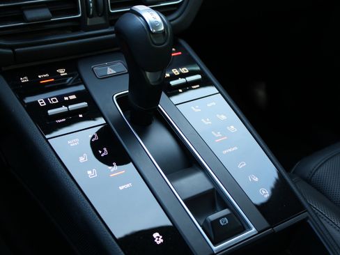 Certified 2022 Porsche Macan image 20