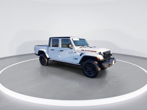 Used 2022 Jeep Gladiator Sport image 2