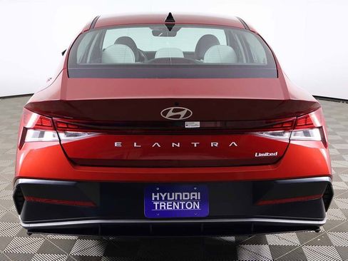 Certified 2025 Hyundai Elantra Limited image 14