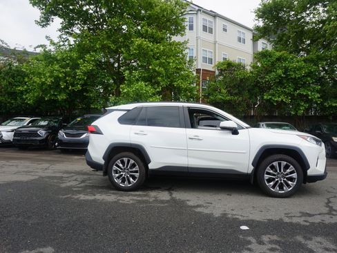 Used 2019 Toyota RAV4 Limited w/ Advanced Technology Package AWD/4WD image 3