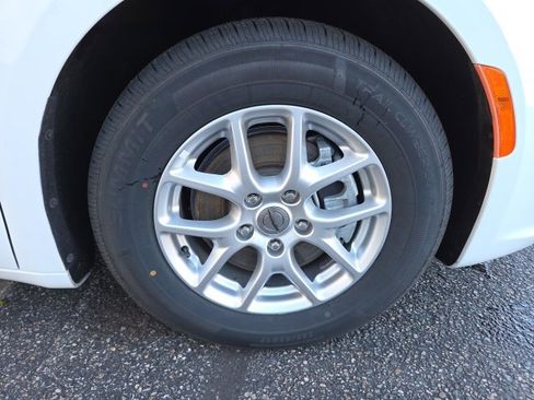 Used 2022 Chrysler Pacifica Touring-L image 65