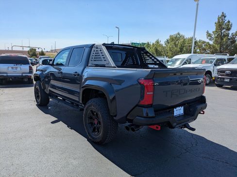 Used 2025 Toyota Tacoma TRD Pro AWD/4WD image 5