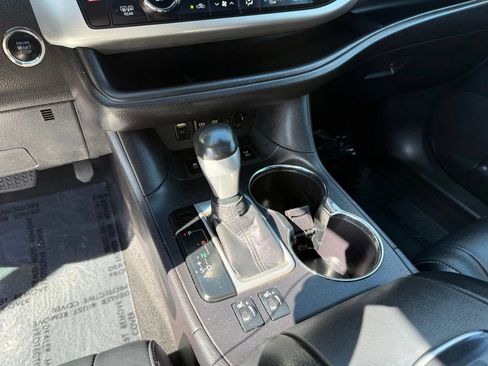Used 2018 Toyota Highlander SE AWD/4WD image 27