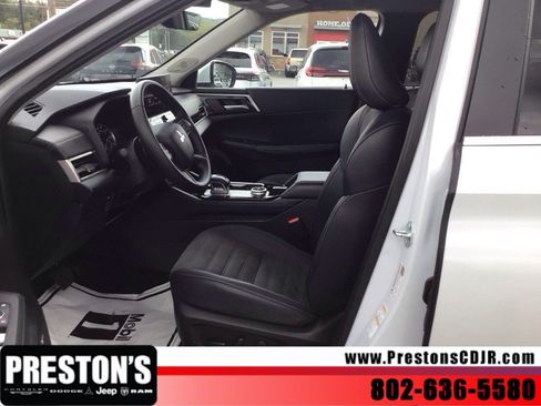 Used 2025 Mitsubishi Outlander SE AWD/4WD image 13