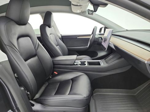 Used 2024 Tesla Model Y Long Range RWD image 18