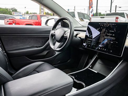 Used 2019 Tesla Model 3 Standard Range Plus RWD image 19