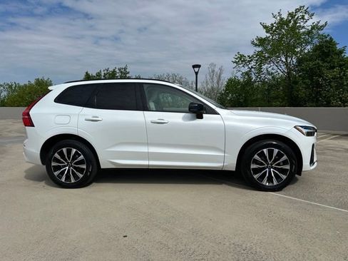 Certified 2024 Volvo XC60 B5 Core w/ Protection Package Premier AWD/4WD image 9