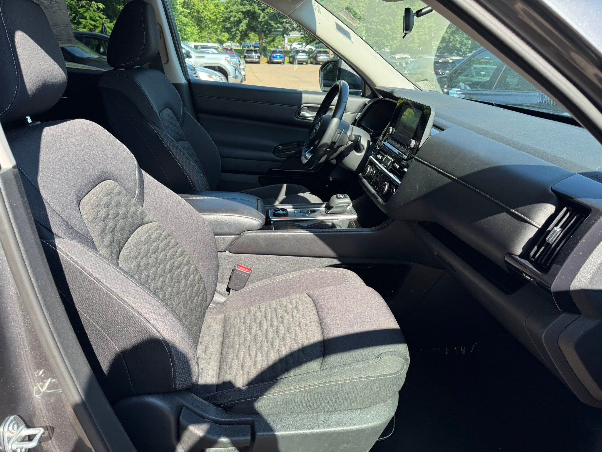 Used 2022 Nissan Pathfinder SV AWD/4WD image 12