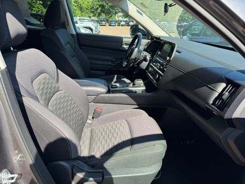 Used 2022 Nissan Pathfinder SV AWD/4WD image 12