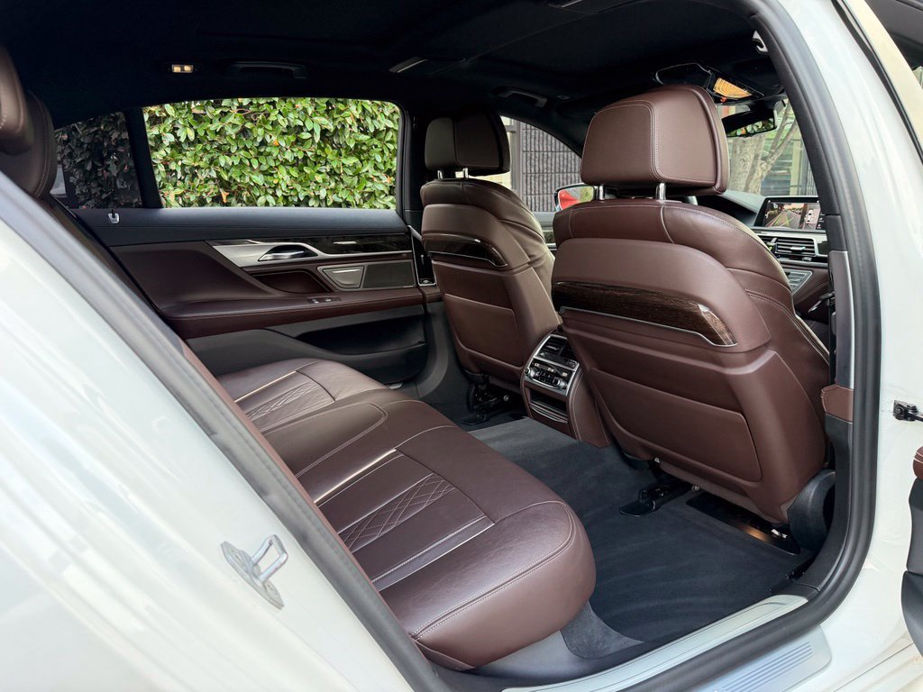 Used 2022 BMW 740i w/ M Sport Package RWD image 37