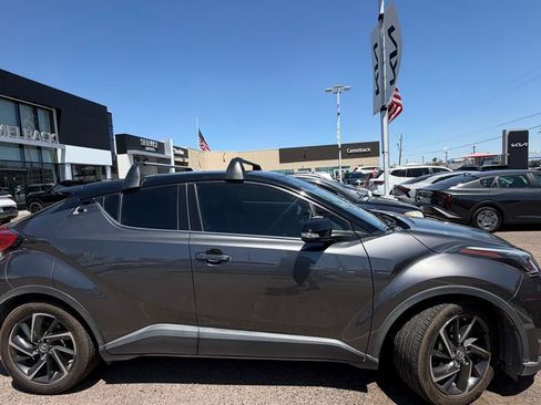 Used 2021 Toyota C-HR Limited FWD image 1