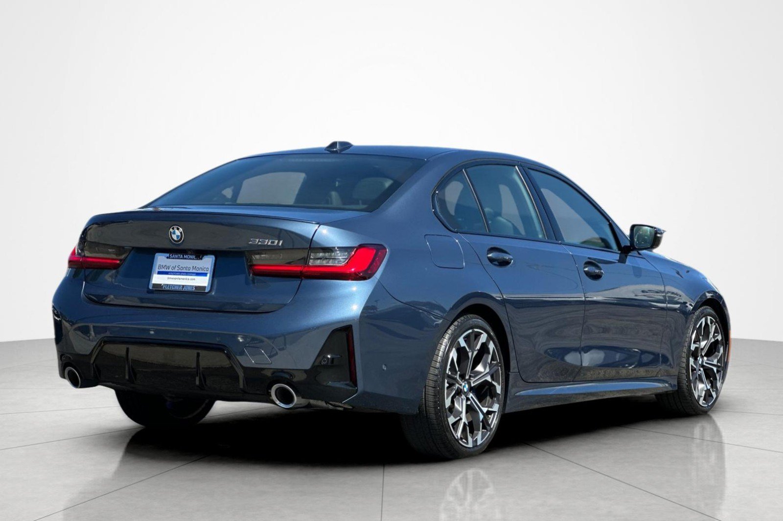 Used 2026 BMW 330i Sedan w/ M Sport Package RWD image 5