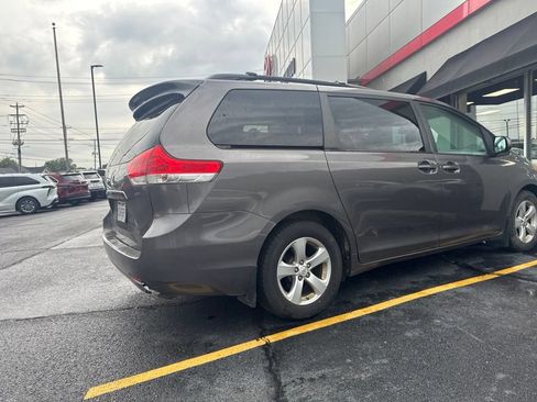 Used 2013 Toyota Sienna LE w/ Towing Pkg FWD image 11