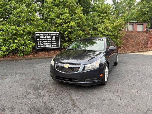 Used 2014 Chevrolet Cruze LS FWD image 2