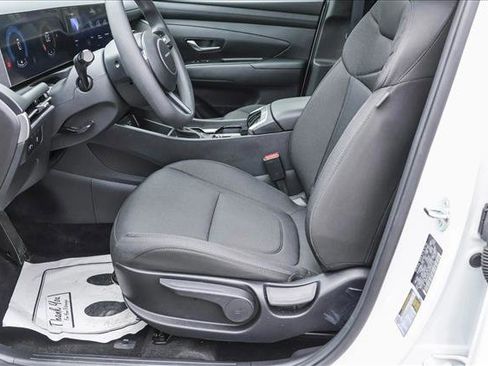 Certified 2025 Hyundai Tucson SE image 11