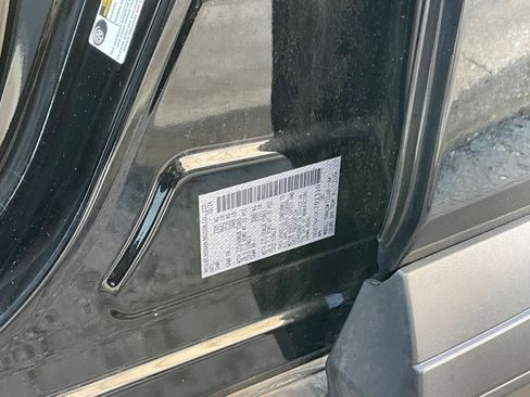 Used 2025 Nissan Rogue SV image 31