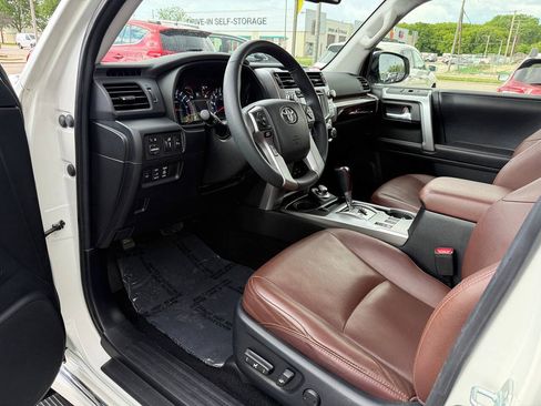 Used 2016 Toyota 4Runner Limited AWD/4WD image 9
