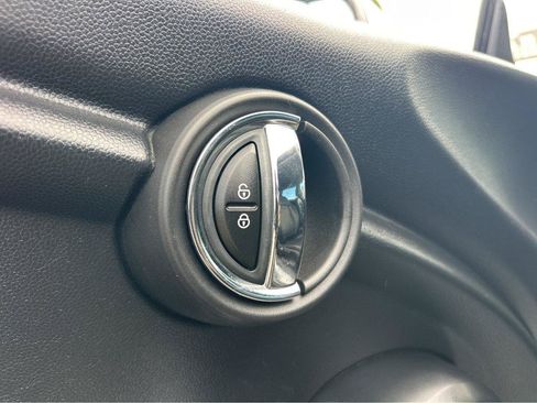 Used 2019 MINI Cooper 2-Door Hardtop FWD image 31
