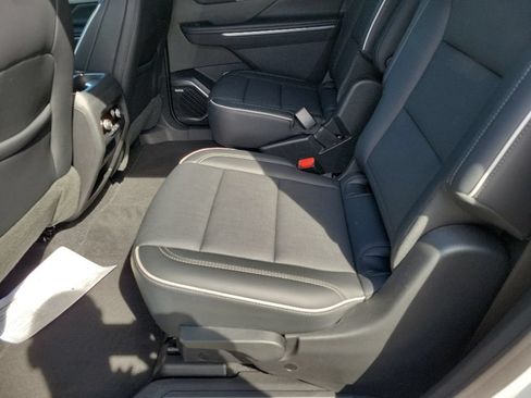 Used 2025 Buick Enclave Preferred AWD/4WD image 10