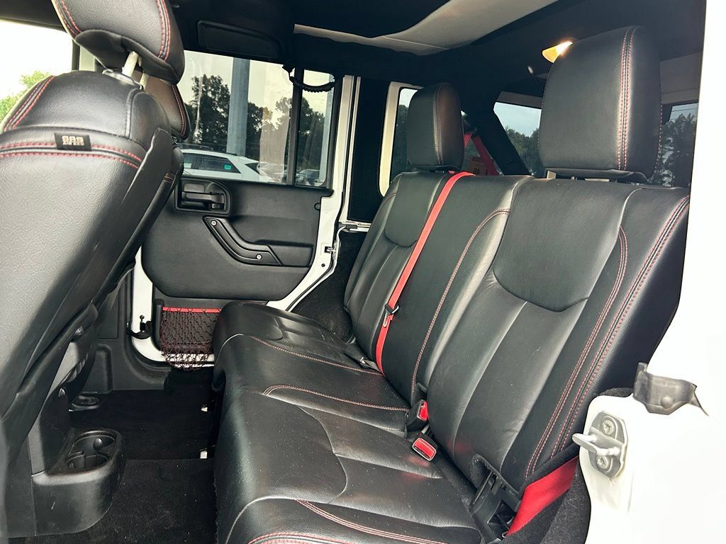 Used 2017 Jeep Wrangler Unlimited Rubicon AWD/4WD image 15