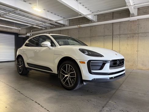 Certified 2026 Porsche Macan AWD/4WD image 9