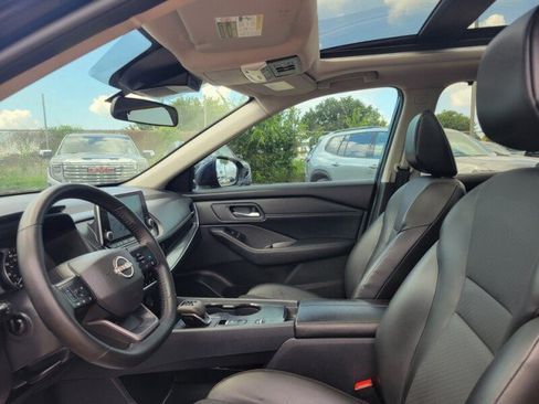 Used 2025 Nissan Rogue SV w/ SV Premium Package FWD image 11