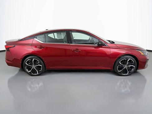 Used 2023 Nissan Altima 2.5 SR FWD image 13