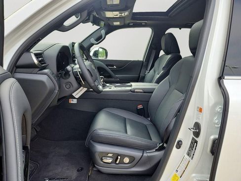 New 2025 Lexus LX 600 4WD w/ Luxury Package image 6