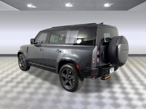 New 2026 Land Rover Defender 110 X-Dynamic SE image 3