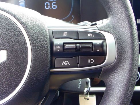 Used 2025 Kia Sportage LX FWD image 16