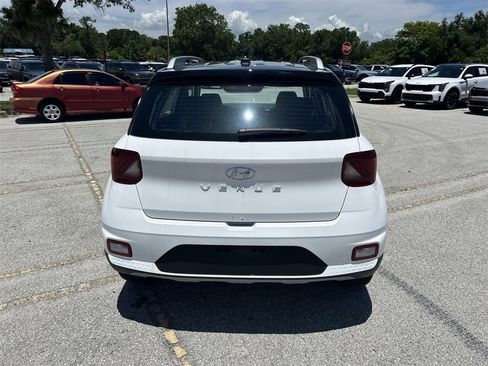 New 2025 Hyundai Venue Limited image 12