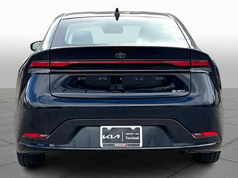 Used 2025 Toyota Prius XLE image 5