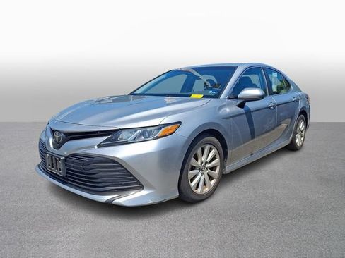 Used 2018 Toyota Camry LE FWD image 1