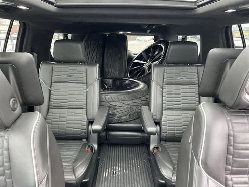 Certified 2023 Cadillac Escalade ESV V image 19
