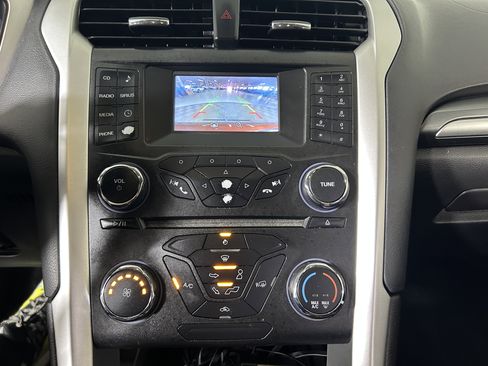 Used 2015 Ford Fusion SE FWD image 12