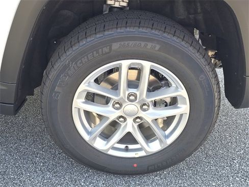 New 2025 Jeep Grand Cherokee Laredo X w/ Luxury Tech Group I image 7