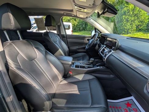 Used 2022 Kia Sorento S w/ Panoramic Sunroof Package AWD/4WD image 12