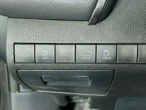 Used 2020 Toyota Camry SE image 16