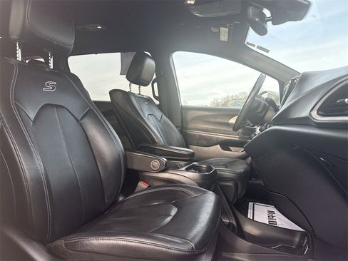 Used 2020 Chrysler Pacifica Touring-L w/ Advanced Safetytec Group image 26