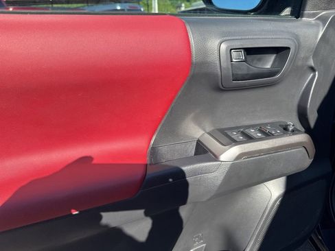 Used 2023 Toyota Tacoma SR5 AWD/4WD image 8