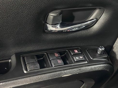 Used 2023 Nissan Titan SV w/ SV Convenience Package image 28