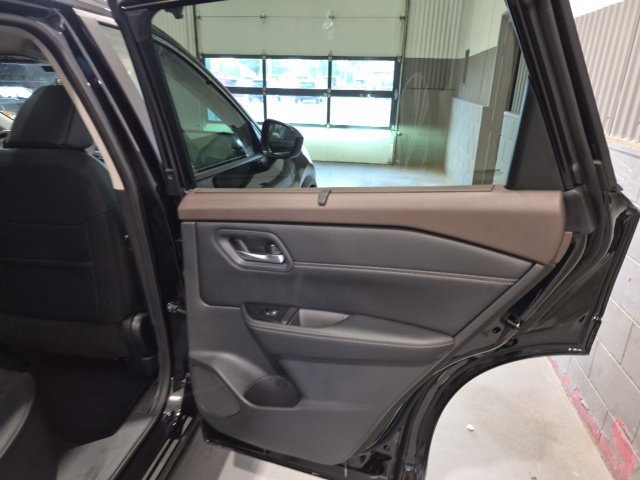 Certified 2023 Nissan Rogue SV w/ SV Premium B Package AWD/4WD image 24