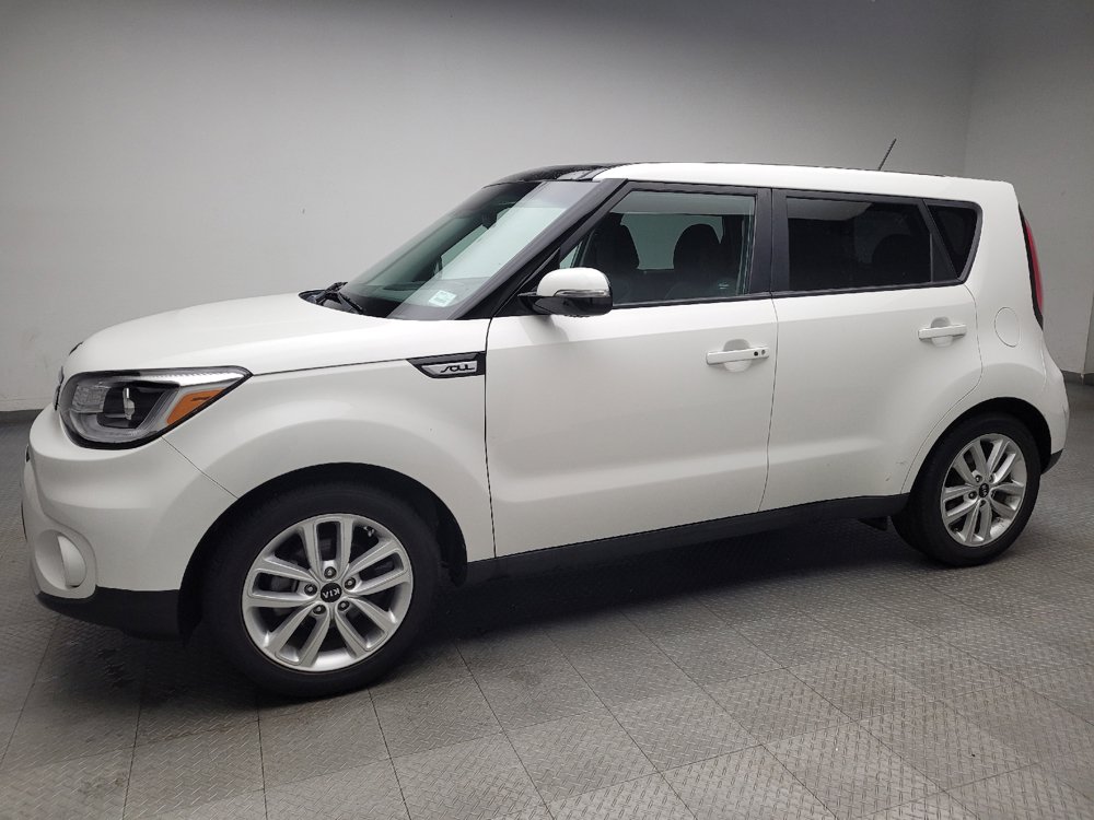 Used 2019 Kia Soul + w/ Primo Package FWD image 2
