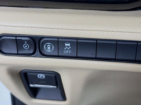 Used 2023 Acura MDX SH-AWD image 17