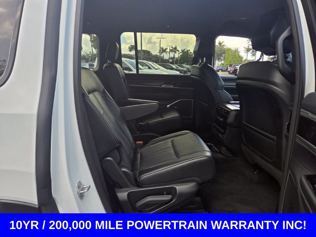 Used 2024 Jeep Wagoneer Series II w/ Flexible Seating Group AWD/4WD image 13