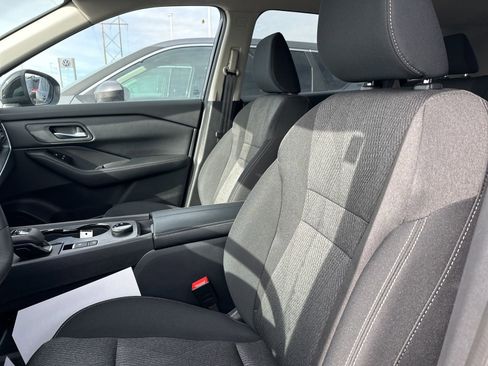 Used 2025 Nissan Rogue SV image 10