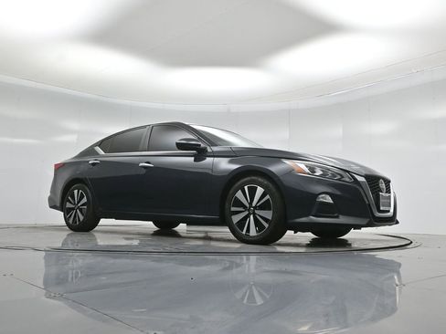 Used 2022 Nissan Altima 2.5 SV image 4