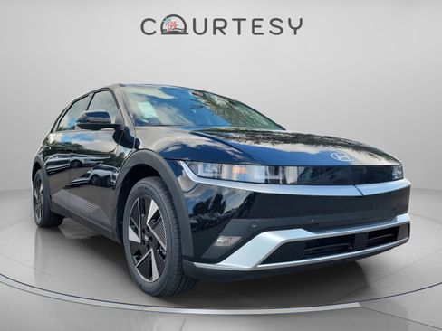 New 2026 Hyundai Ioniq 5 SE image 4